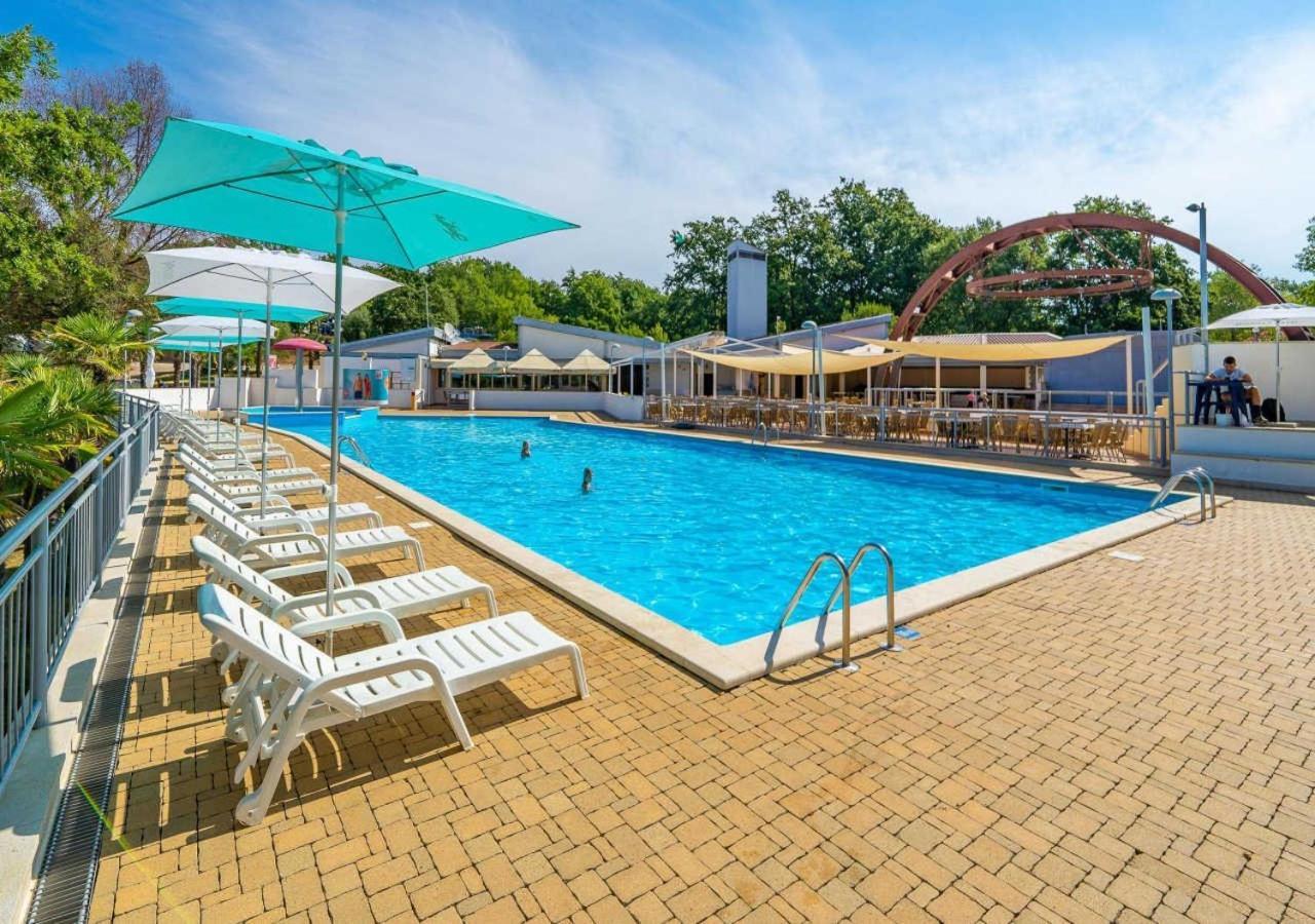 Camping Bijela Uvala - Eurocamp I Homair Пореч Екстер'єр фото